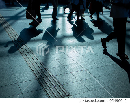 people walking in the city 95496641