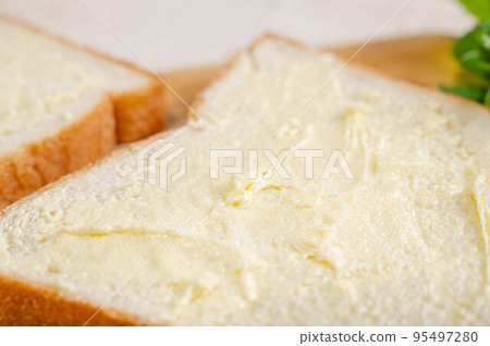 烘烤前的糖黃油吐司 95497280