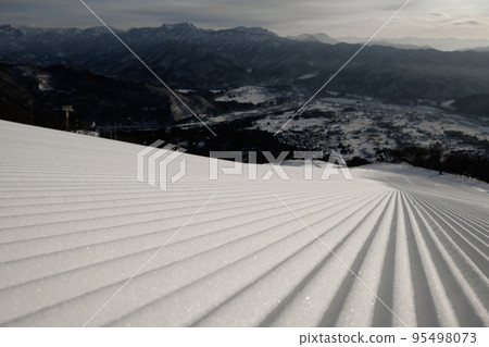White silver slope 95498073