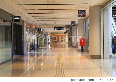 Haneda Airport Terminal 1 1F Arrival Lobby Marketplace 95499037