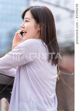 女商人 OL 智能手機 女商人 OL 智能手機 95499246