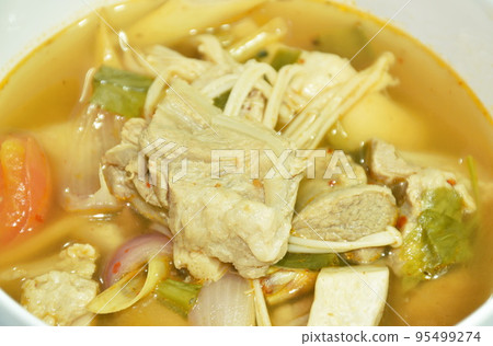 hot and spicy pork bone with tamarind and Thai herbs soup on bowl  95499274