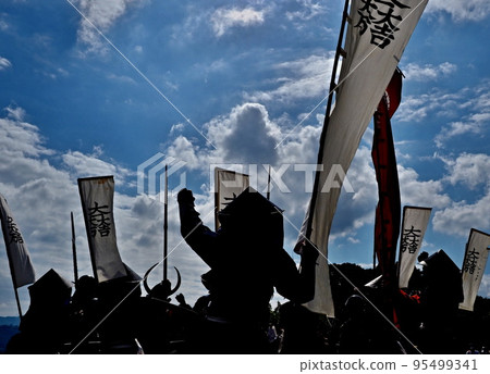 Warrant's silhouette 95499341