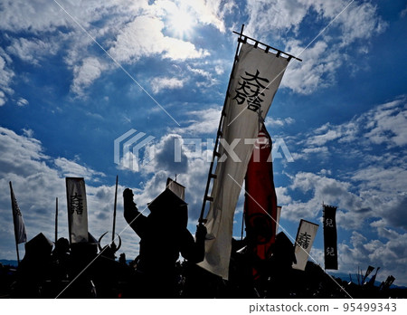 Warrant's silhouette 95499343