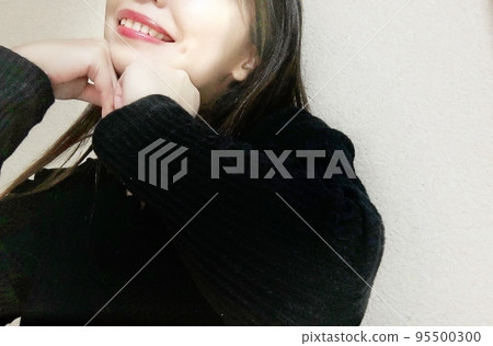 一個點頭微笑的女人 一個點頭微笑的女人 95500300