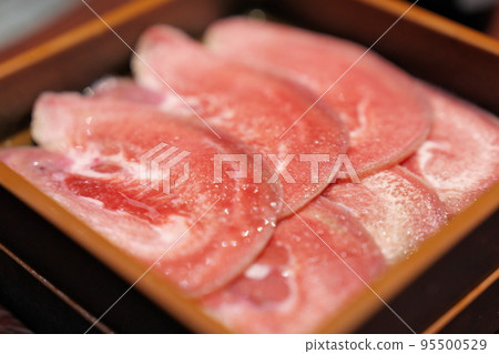 Pork tongue Pork tongue 95500529