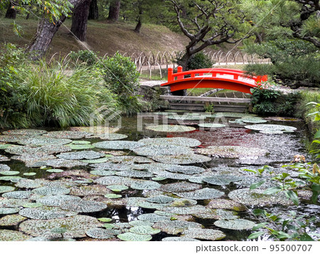 Ritsurin Garden in autumn cold (early October) Ritsurin Garden in autumn cold (early October) 95500707