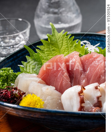 三種生魚片和清酒拼盤 三種生魚片和清酒拼盤 95500924