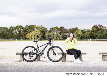 Touring cycling bicycle outdoor image material 95504511