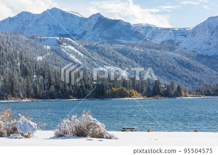 Winter lake 95504575
