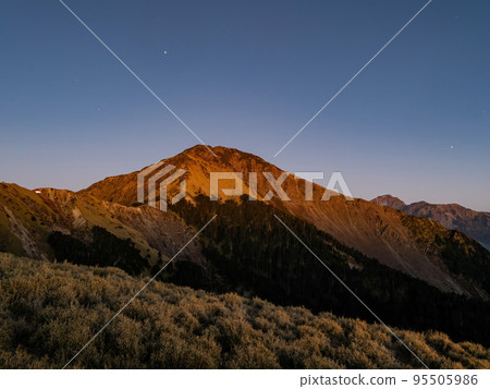Night starry sky landscape of Hehuanshan Night starry sky landscape of Hehuanshan 95505986