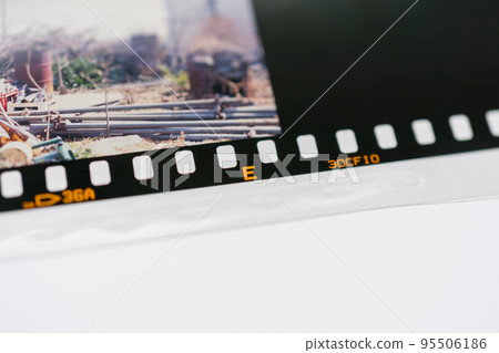 E 寫在顯影反轉片上 E 寫在顯影反轉片上 95506186