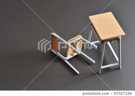 Image of class collapse Image of class collapse 95507189