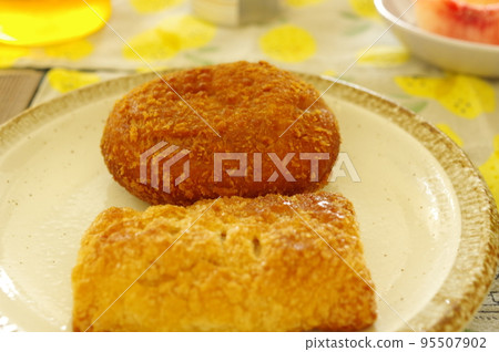 Curry bread and pie for breakfast Curry bread and pie for breakfast 95507902