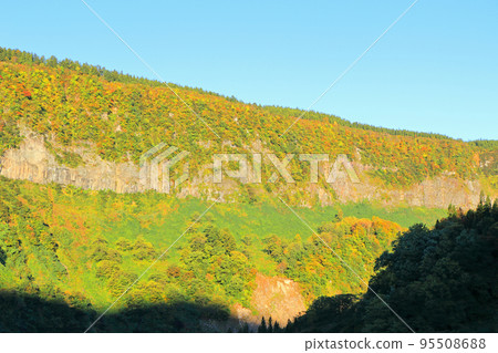 朝陽下的錦州石利秋山鄉 95508688