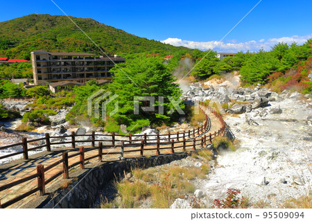 [長崎縣]陽光明媚的秋葉雲仙地獄（大糸地獄） 95509094