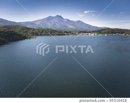 長野縣信濃町的野尻湖和妙高山(無人機航拍) 長野縣信濃町的野尻湖和妙高山(無人機航拍) 95510416