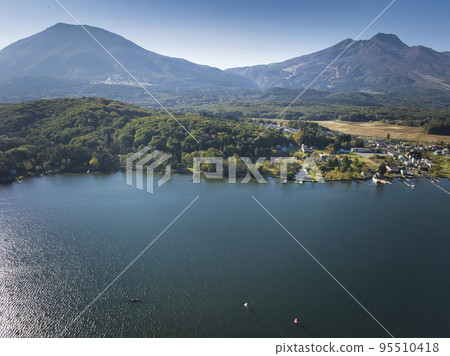 長野縣信濃町的野尻湖、黑姬山和妙高山(無人機航拍) 長野縣信濃町的野尻湖、黑姬山和妙高山(無人機航拍) 95510418