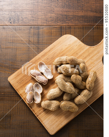 Omasari Freshly Boiled Peanuts with Shells 95510880