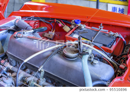 Inspection and maintenance of old cars - engine room 95510896