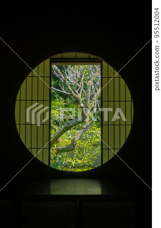 Unryu-in Temple Sennyu-ji Temple, Kyoto "Window of Enlightenment" 95512004