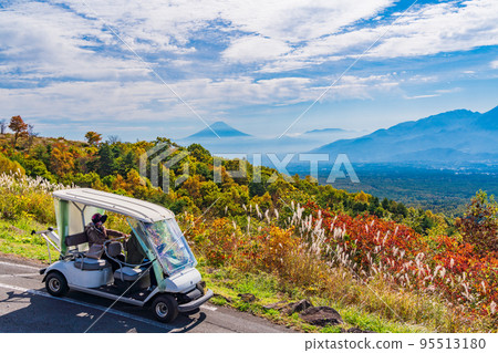 (Nagano Prefecture) Fujimi Kogen Resort with beautiful autumn leaves Tourists enjoying sky carts and Mt. Fuji (Nagano Prefecture) Fujimi Kogen Resort with beautiful autumn leaves Tourists enjoying sky carts and Mt. Fuji 95513180