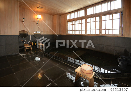 Large communal bath at a hot spring inn Large communal bath at a hot spring inn 95513507