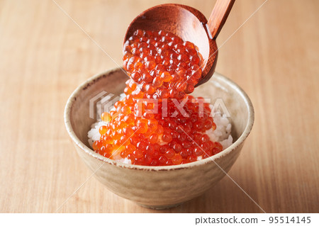 How much soy sauce marinated on white rice 95514145