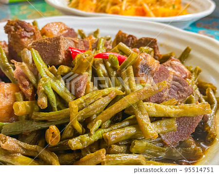 中國家常紅燒豆（紅燒五花肉燉豇豆） 95514751