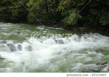 Oya, Niyodogawa-cho, Agawa-gun, Kochi Prefecture Yasui Valley, a famous spot for Niyodo Blue Views near the Araodani Valley of the Yasui River, which was swollen by a typhoon 95514905