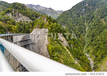 View the Tateyama Mountain Range from Kurobe Dam 95515872
