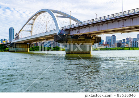 Nagara Bridge over the Yodo River in Osaka Prefecture 95516046