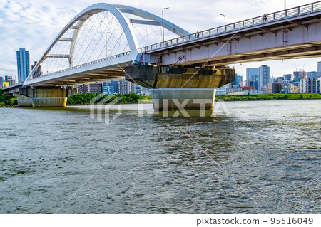 Nagara Bridge over the Yodo River in Osaka Prefecture 95516049