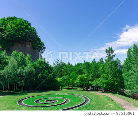 一個有螺旋水道的廣場 95516061