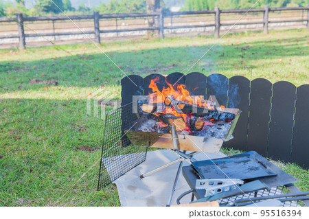 Outdoor solo camp bonfire image material 95516394