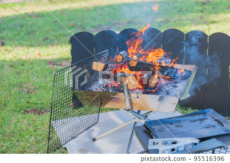Outdoor solo camp bonfire image material 95516396
