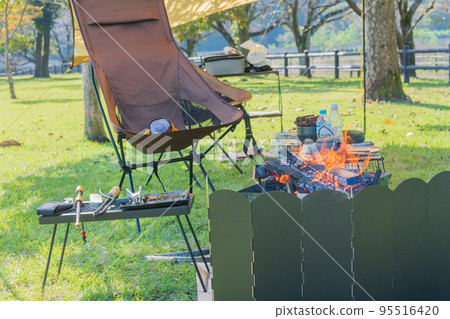 Outdoor solo camp bonfire image material 95516420