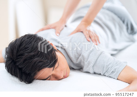 男性脊椎按摩整骨指壓按摩 95517247