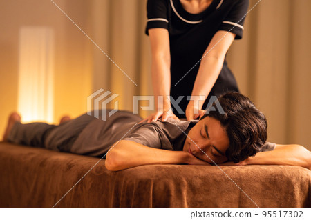 男性脊椎按摩整骨指壓按摩 95517302