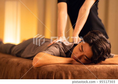 男性脊椎按摩整骨指壓按摩 95517303