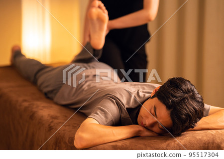 男性脊椎按摩整骨指壓按摩 95517304