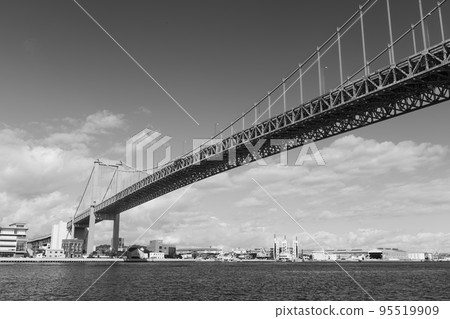 Autumn blue sky and Wakato Ohashi Bridge, Kitakyushu City, Fukuoka Prefecture 95519909