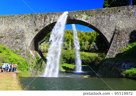 [Kumamoto Prefecture] Water discharge from Tsujun Bridge in fine weather 95519972