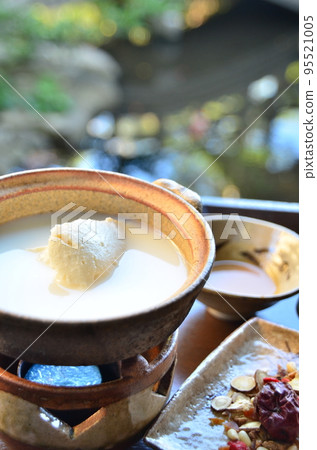 用草藥吃的湯豆腐 95521005