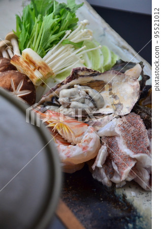 Ingredients for hot pot dishes full of seafood Ingredients for hot pot dishes full of seafood 95521012