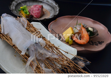 以活魷魚為特色的懷石料理 95521020