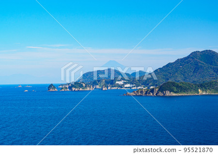 Muroiwa Cave, Matsuzaki Town, Shizuoka Prefecture, Izu Peninsula overlooking Suruga Bay Muroiwa Cave, Matsuzaki Town, Shizuoka Prefecture, Izu Peninsula overlooking Suruga Bay 95521870