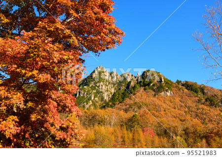 Autumn leaves and Mt. Mizugaki Autumn leaves and Mt. Mizugaki 95521983