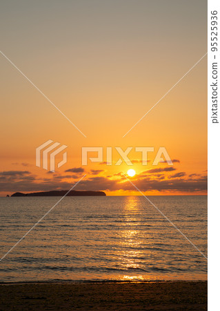 Sunset over the sea and a whale-like island Sunset over the sea and a whale-like island 95525936