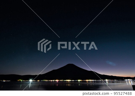 絕美的夜景（山中湖） 95527488